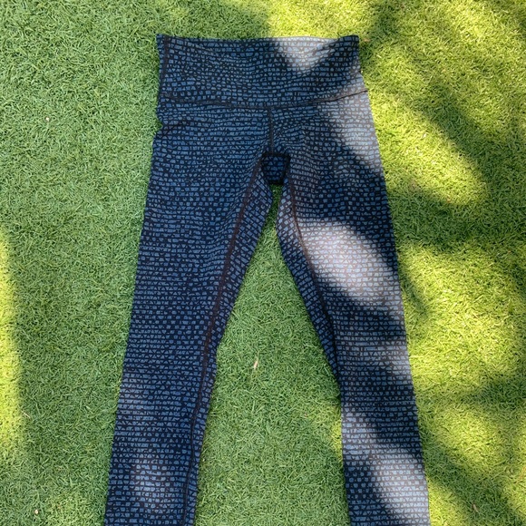 Lululemon Wunder Under leggings - Picture 2 of 3